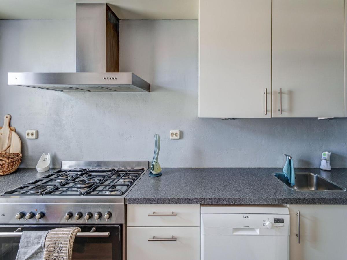 Comfy Apartment in Leeuwarden Centre Buitenkant foto